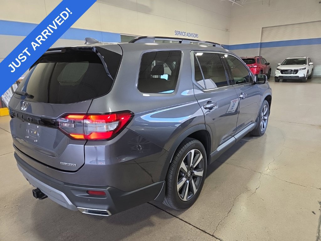 Used 2024 Honda Pilot Touring image 3