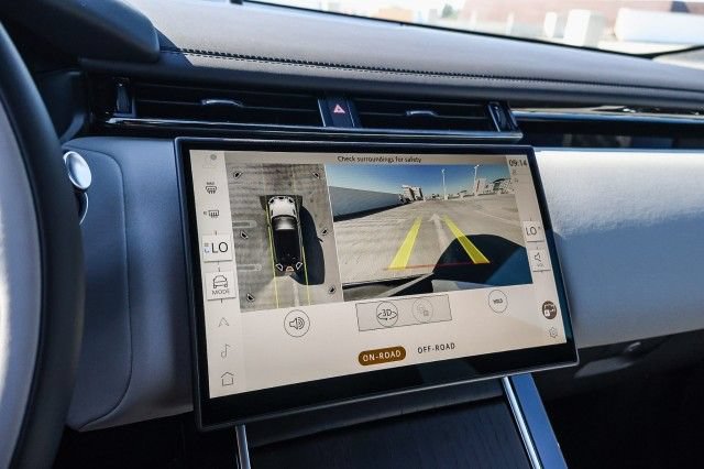 Certified 2026 Land Rover Range Rover Velar Dynamic SE AWD/4WD image 17