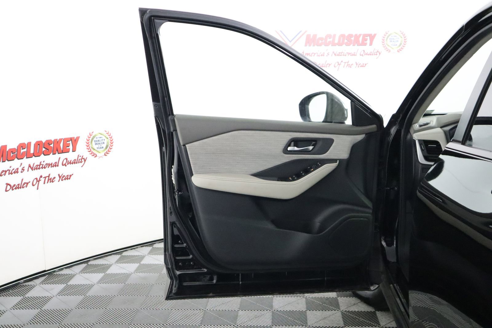 Used 2023 Nissan Rogue SV FWD image 16
