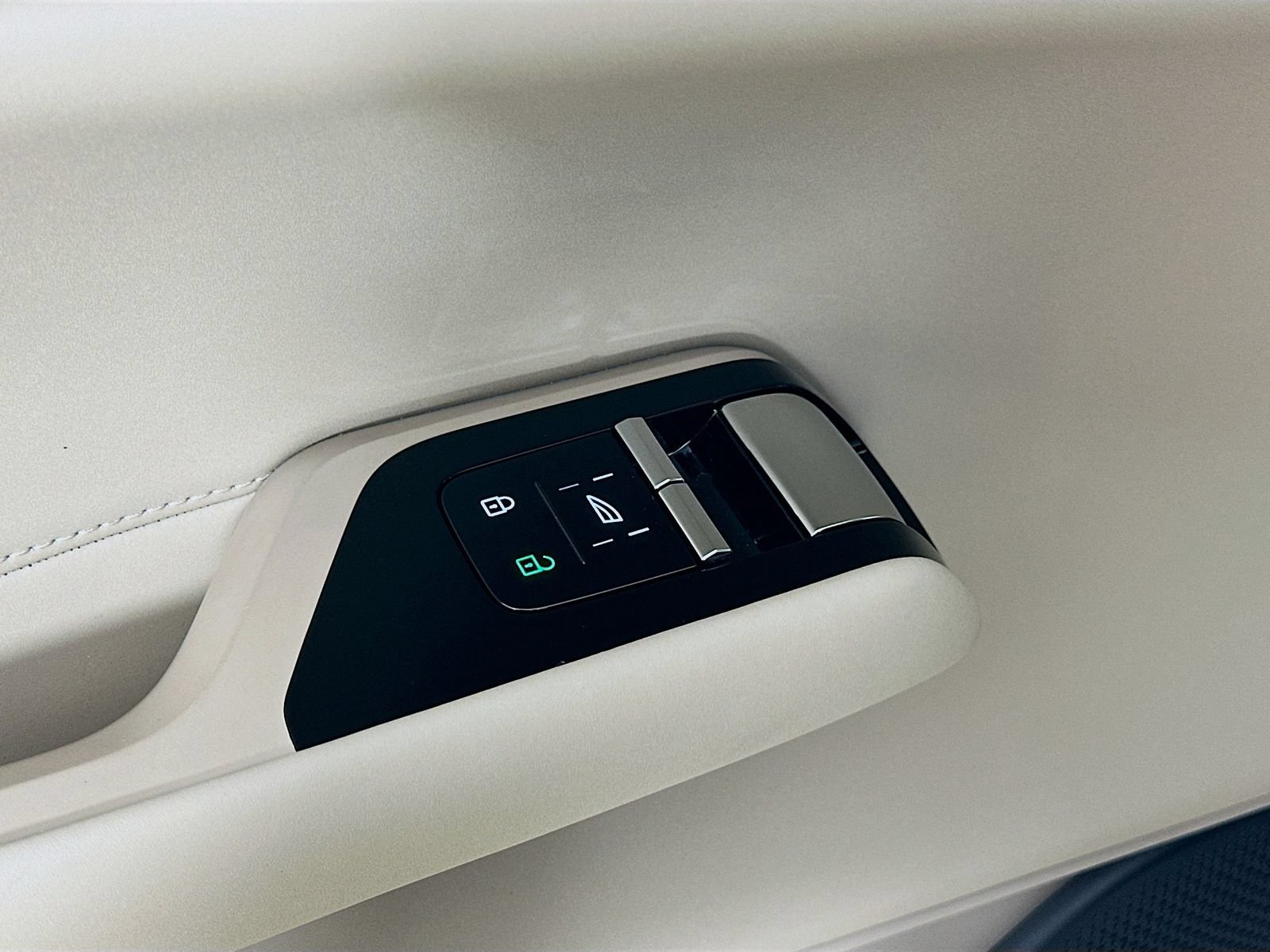 New 2026 Volvo EX90 Ultra AWD/4WD image 17