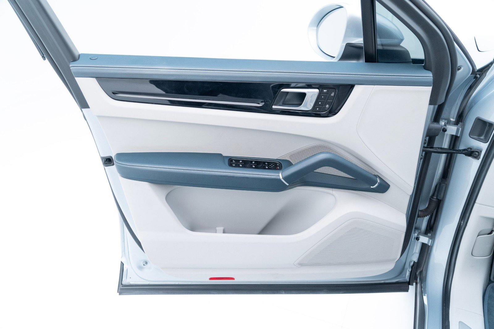 Certified 2022 Porsche Cayenne E-Hybrid image 22