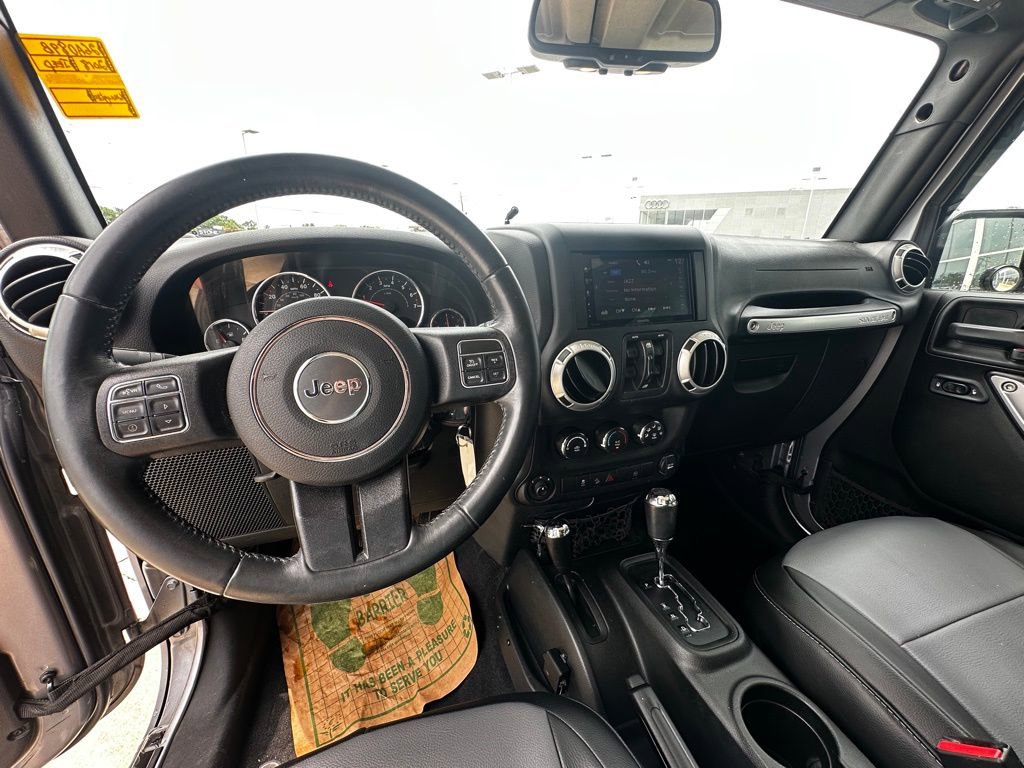 Used 2018 Jeep Wrangler Unlimited Rubicon w/ Connectivity Group AWD/4WD image 12
