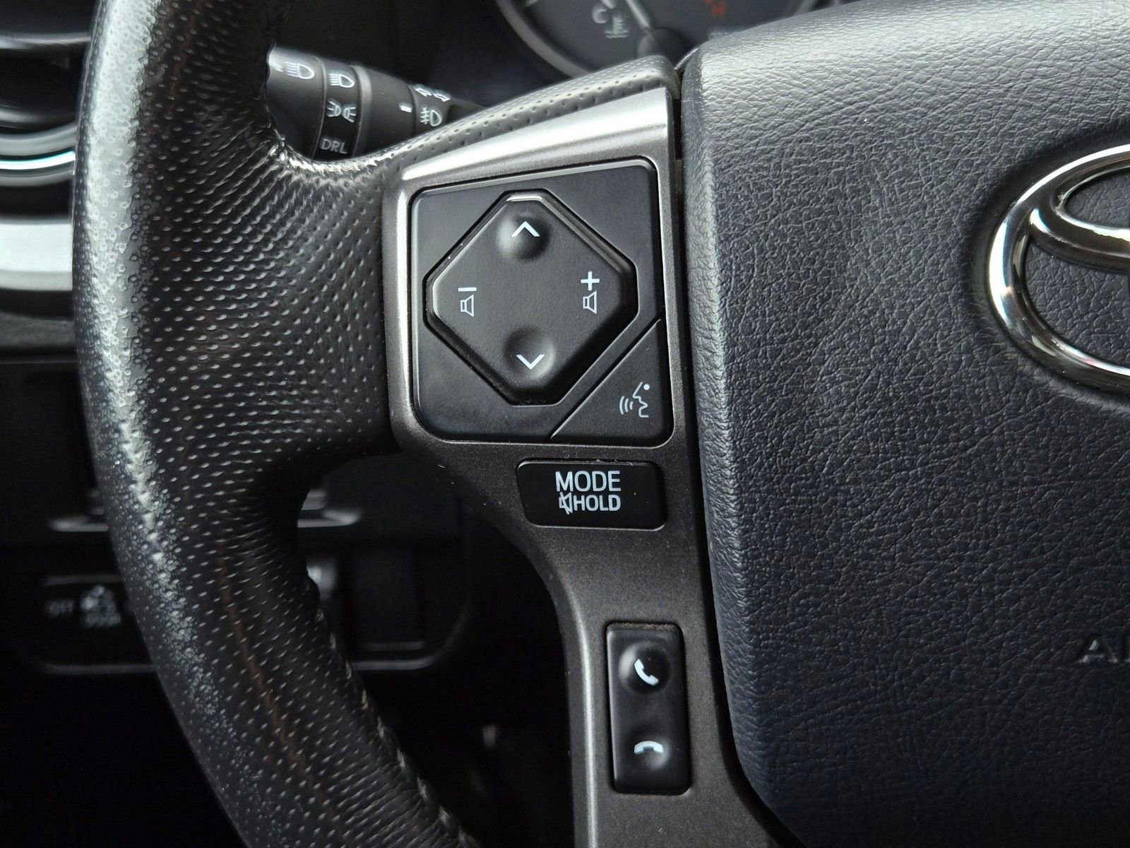 Used 2017 Toyota Tacoma TRD Sport image 22