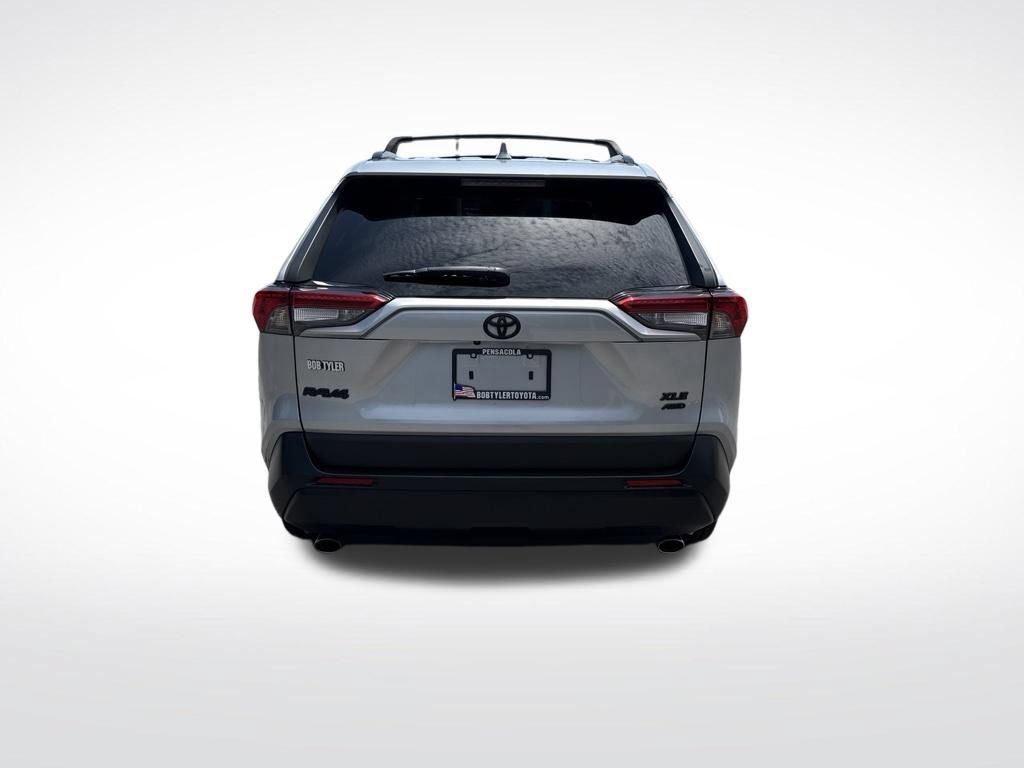 Used 2022 Toyota RAV4 XLE Premium AWD/4WD image 6