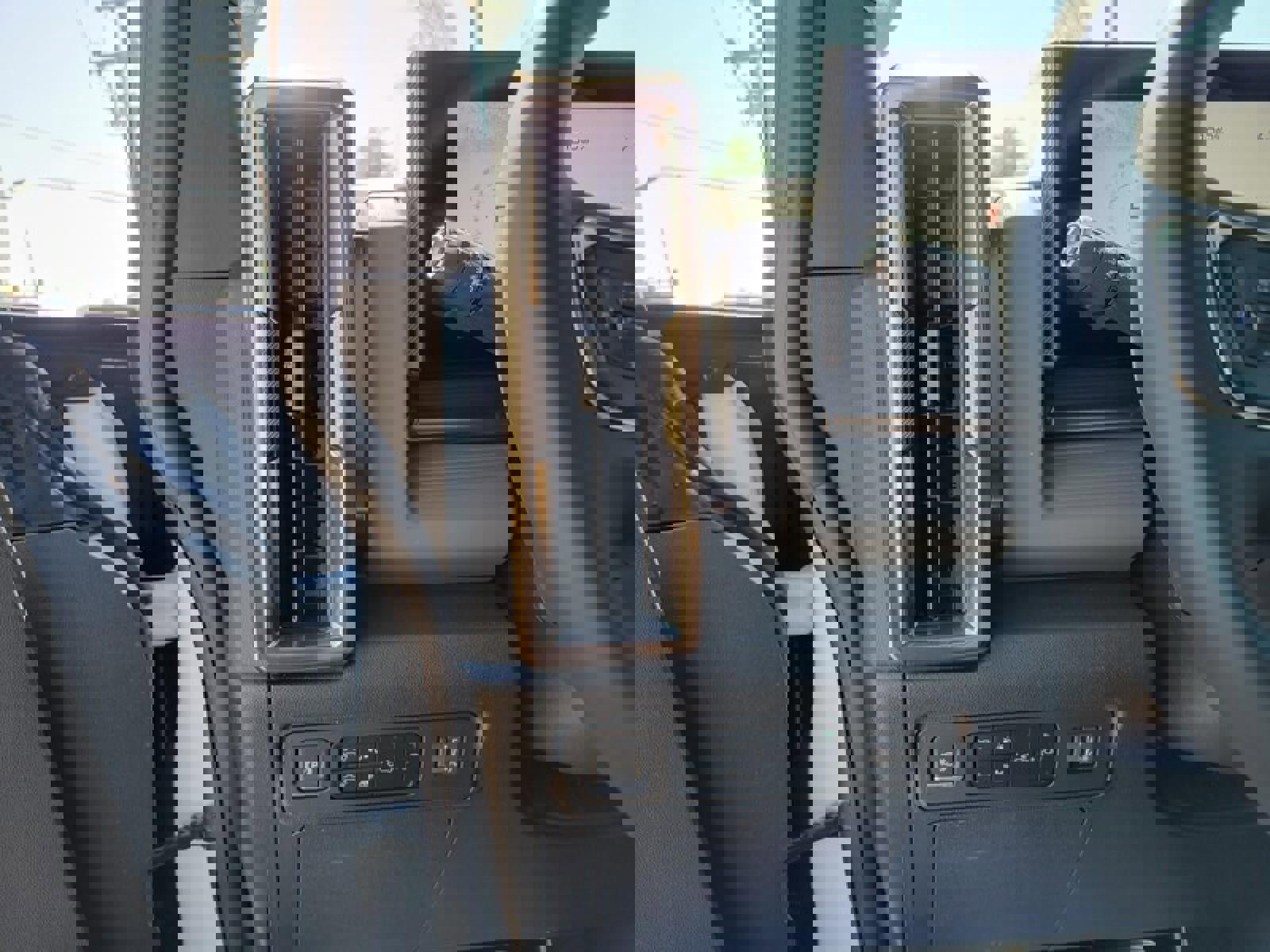 New 2025 GMC Hummer EV 2X w/ LPO, Illumination Package image 15