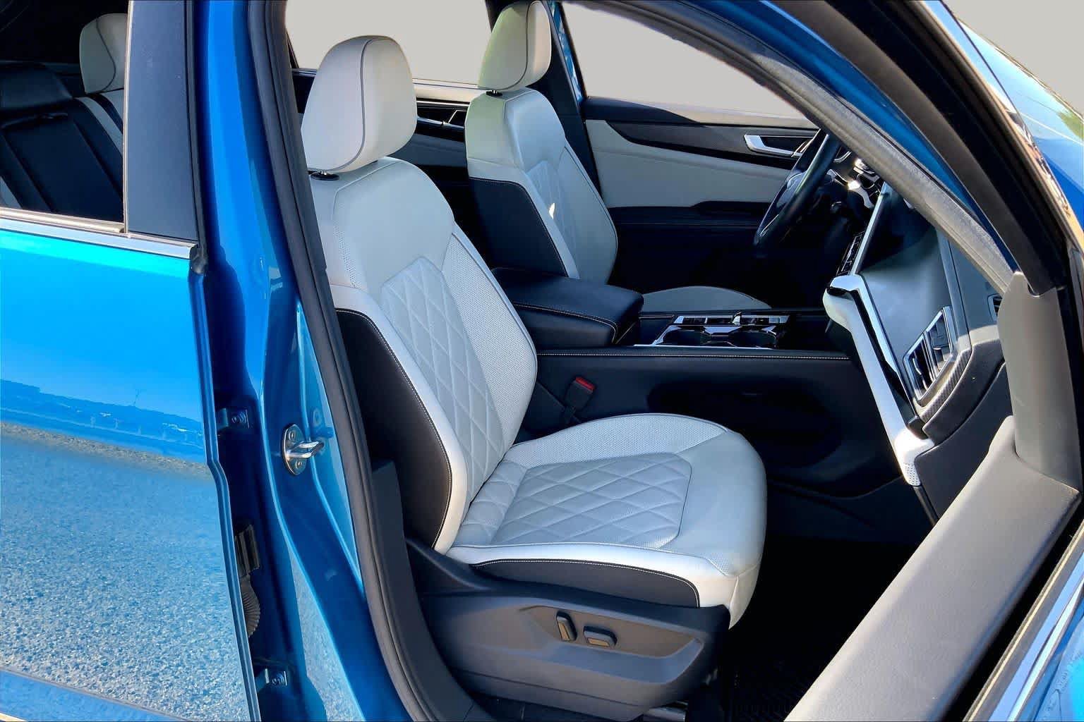 Used 2024 Volkswagen Atlas Cross Sport SEL Premium R-Line AWD/4WD image 9