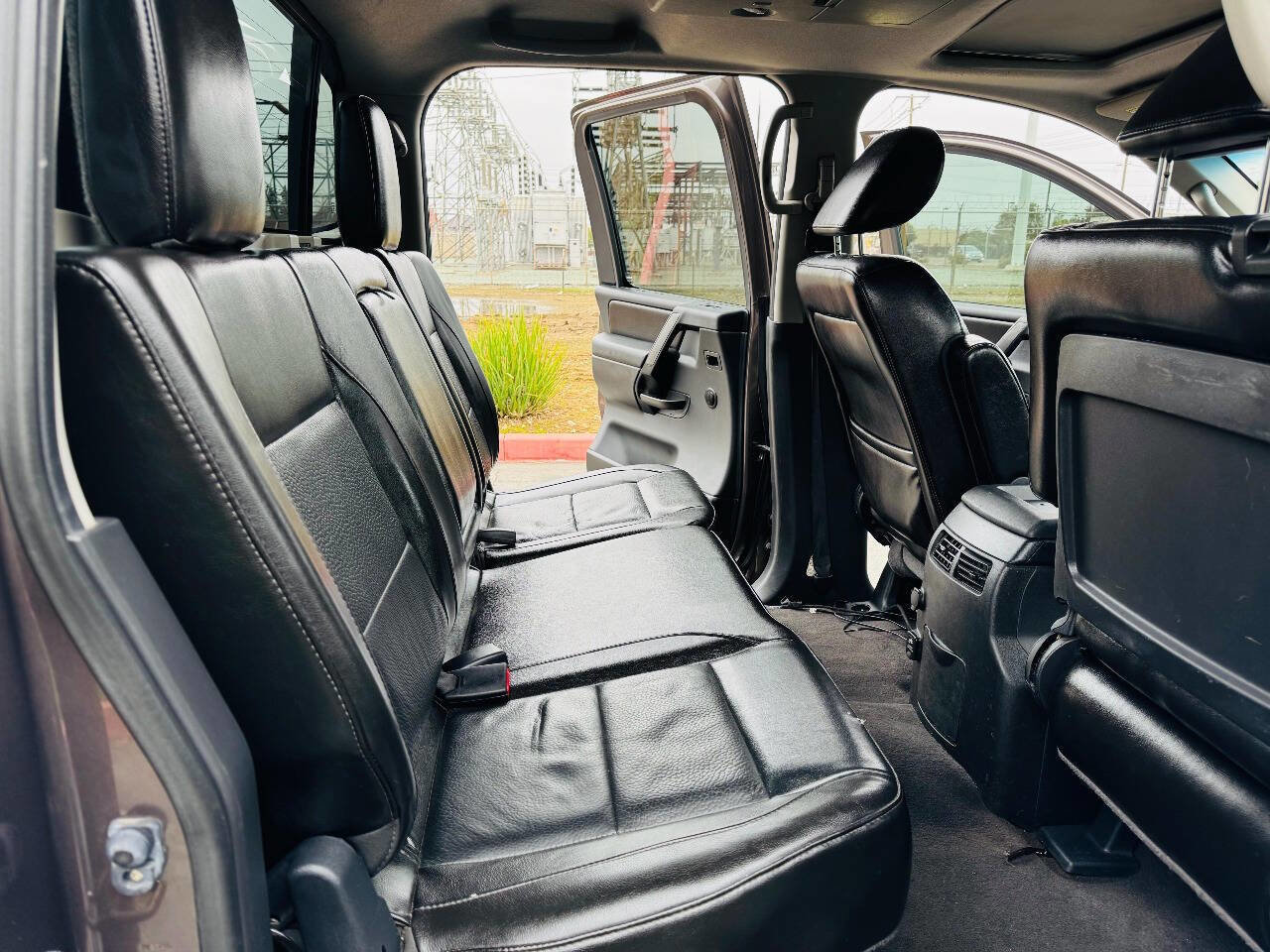 Used 2014 Nissan Titan SL w/ SL Moonroof Package image 12