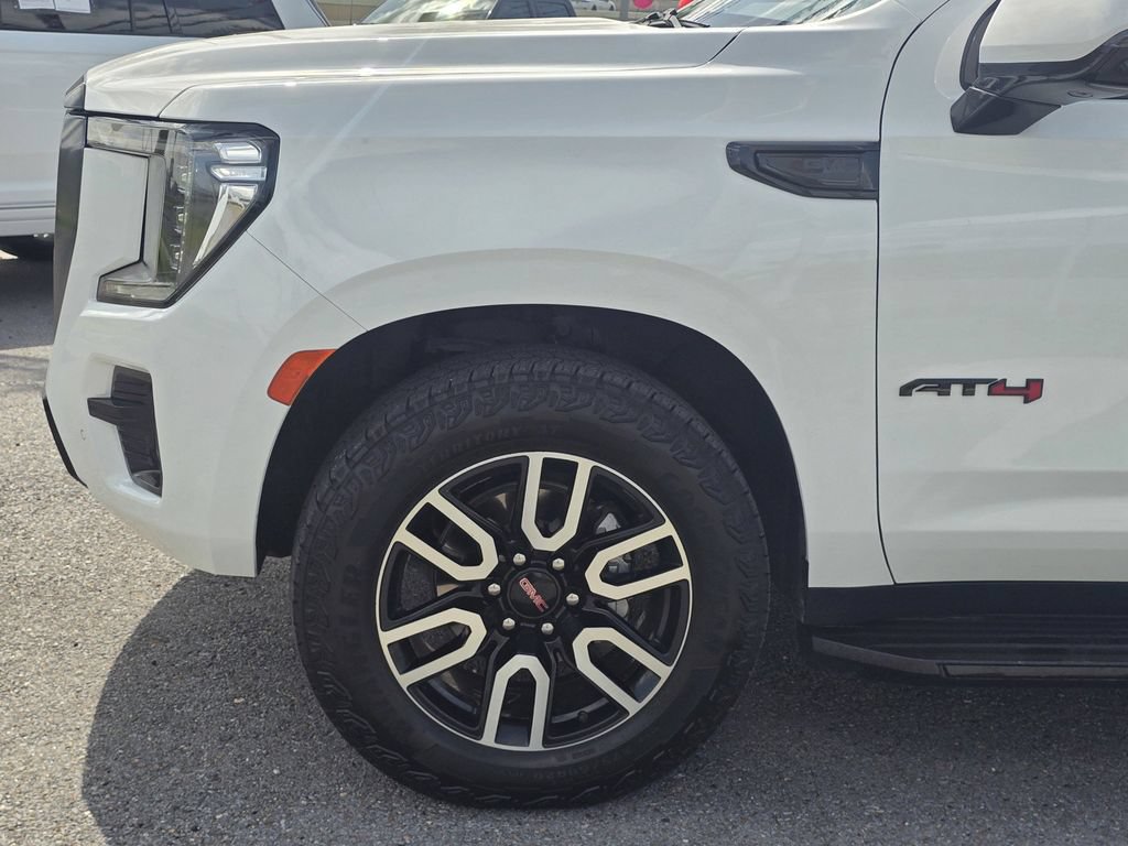 Used 2024 GMC Yukon AT4 w/ Technology Package AWD/4WD image 9