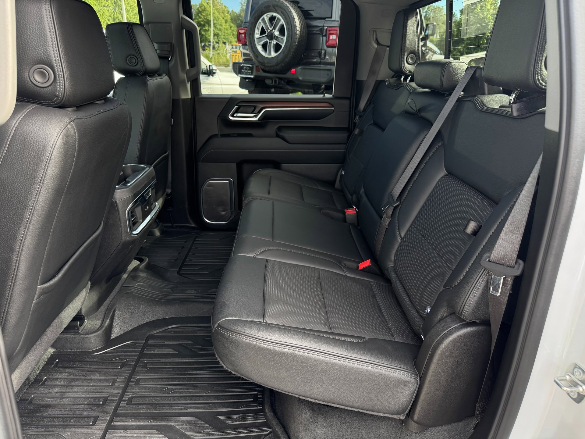 Used 2024 GMC Sierra 3500 Denali image 16