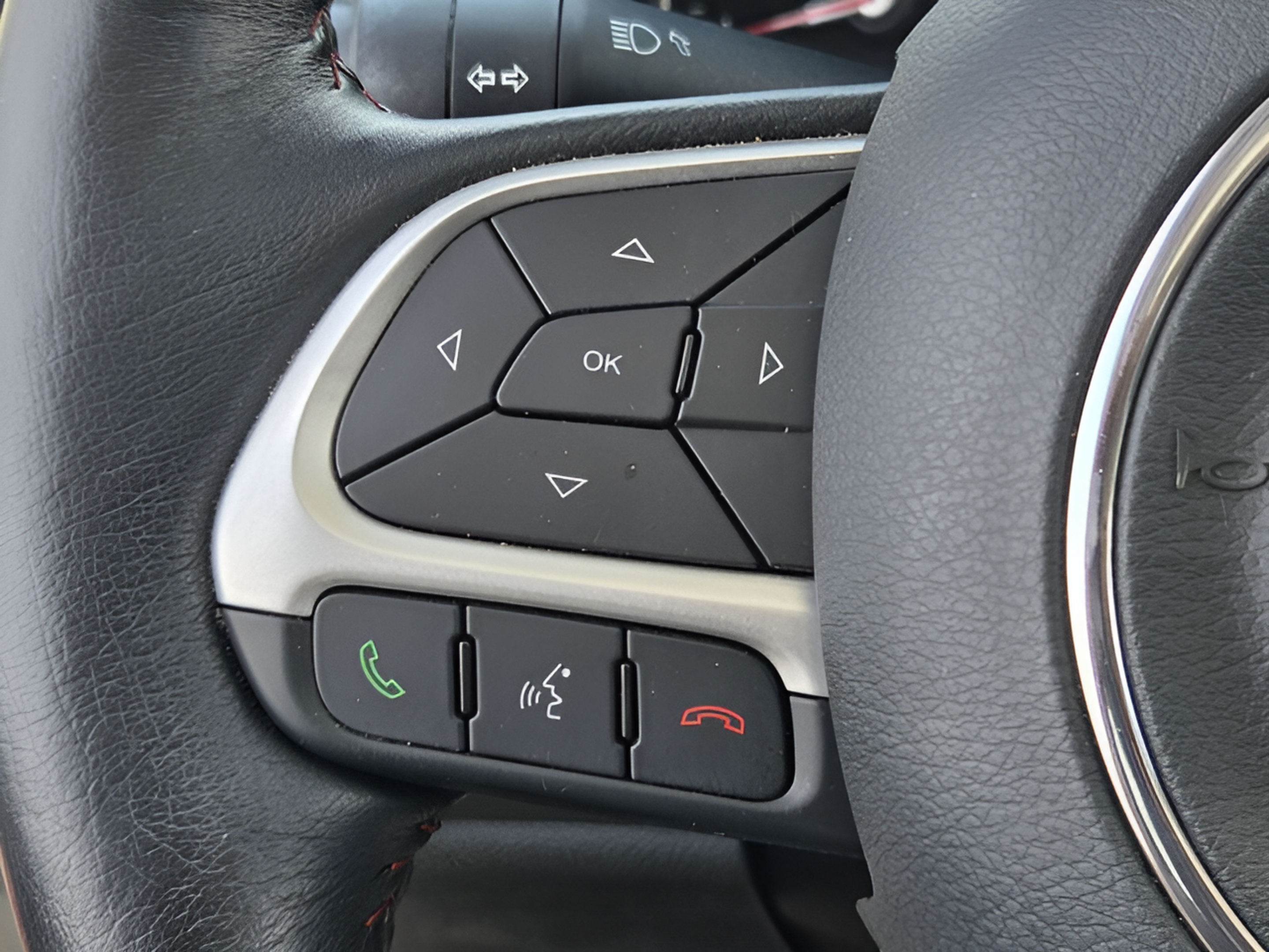 Used 2019 Jeep Renegade Trailhawk AWD/4WD image 22