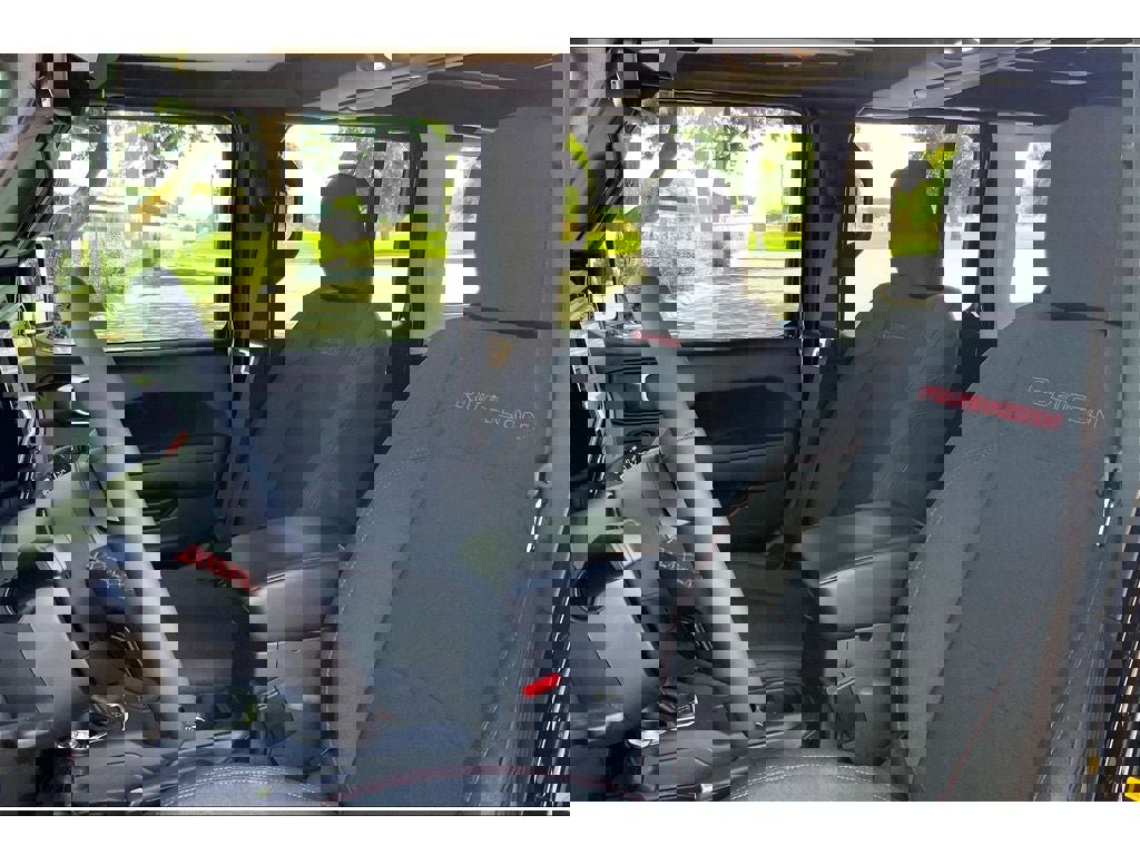 Used 2024 Jeep Wrangler Unlimited Rubicon w/ Technology Group image 25