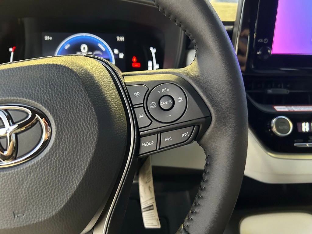 Used 2026 Toyota Corolla Hybrid Sedan image 32