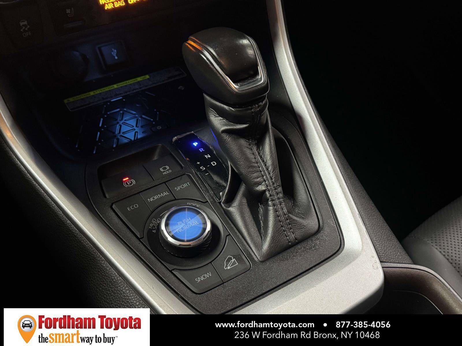 Used 2020 Toyota RAV4 Limited image 25