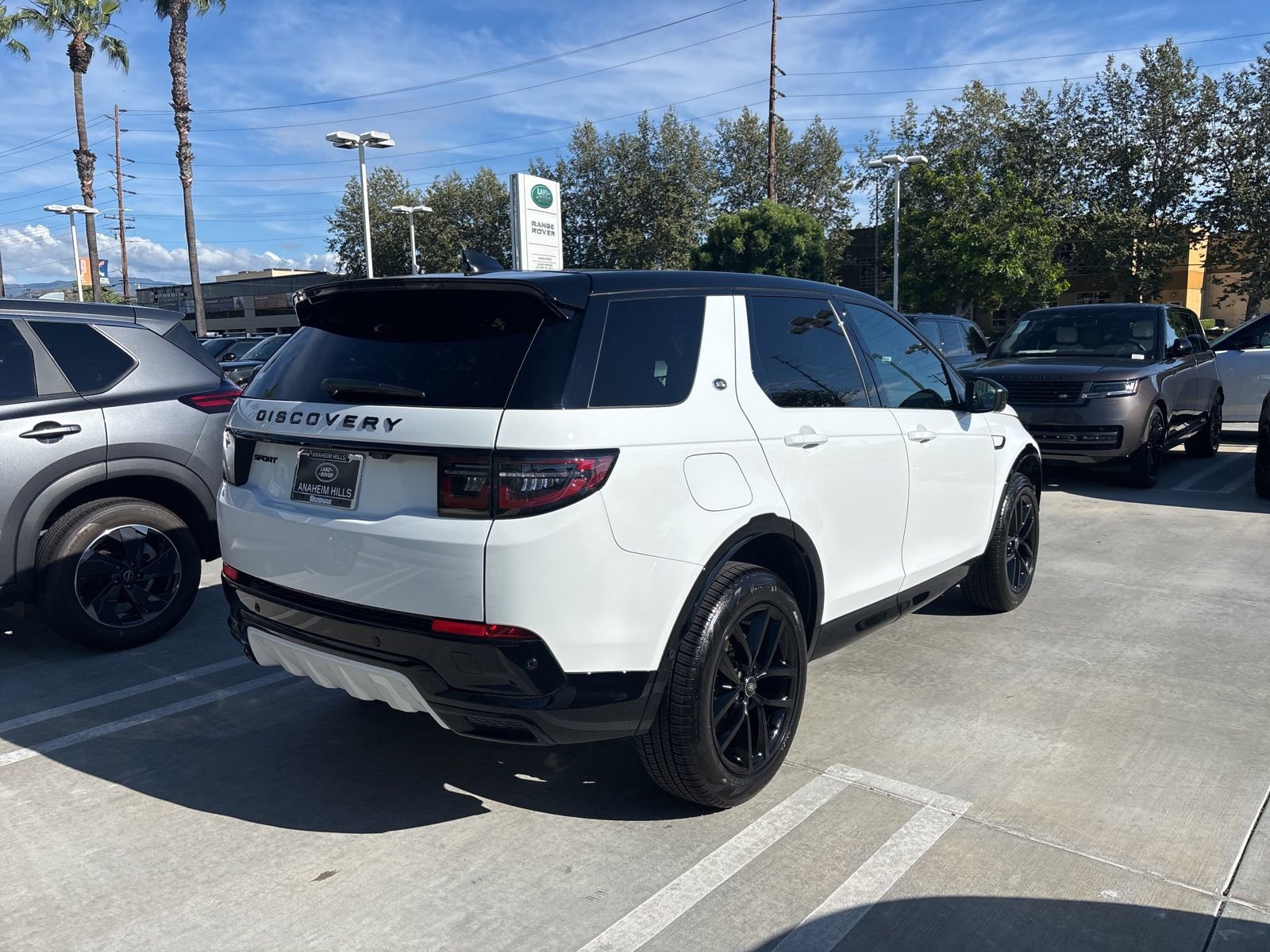 Certified 2025 Land Rover Discovery Sport Dynamic SE image 3