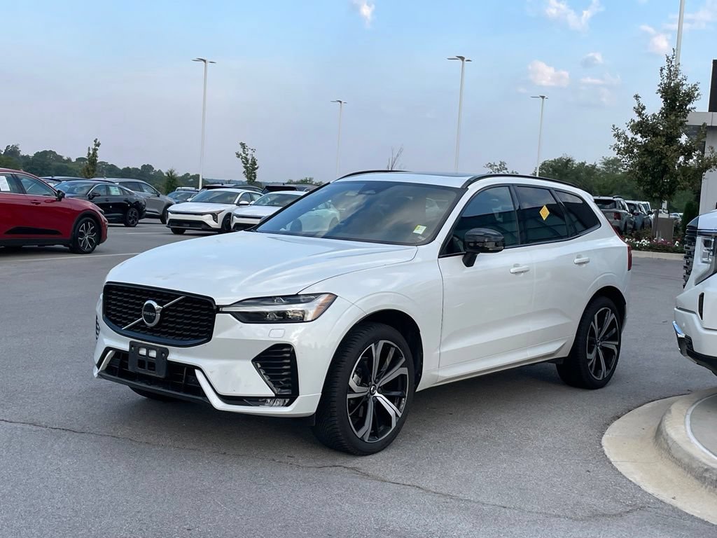 Used 2022 Volvo XC60 B5 R-Design AWD/4WD image 4