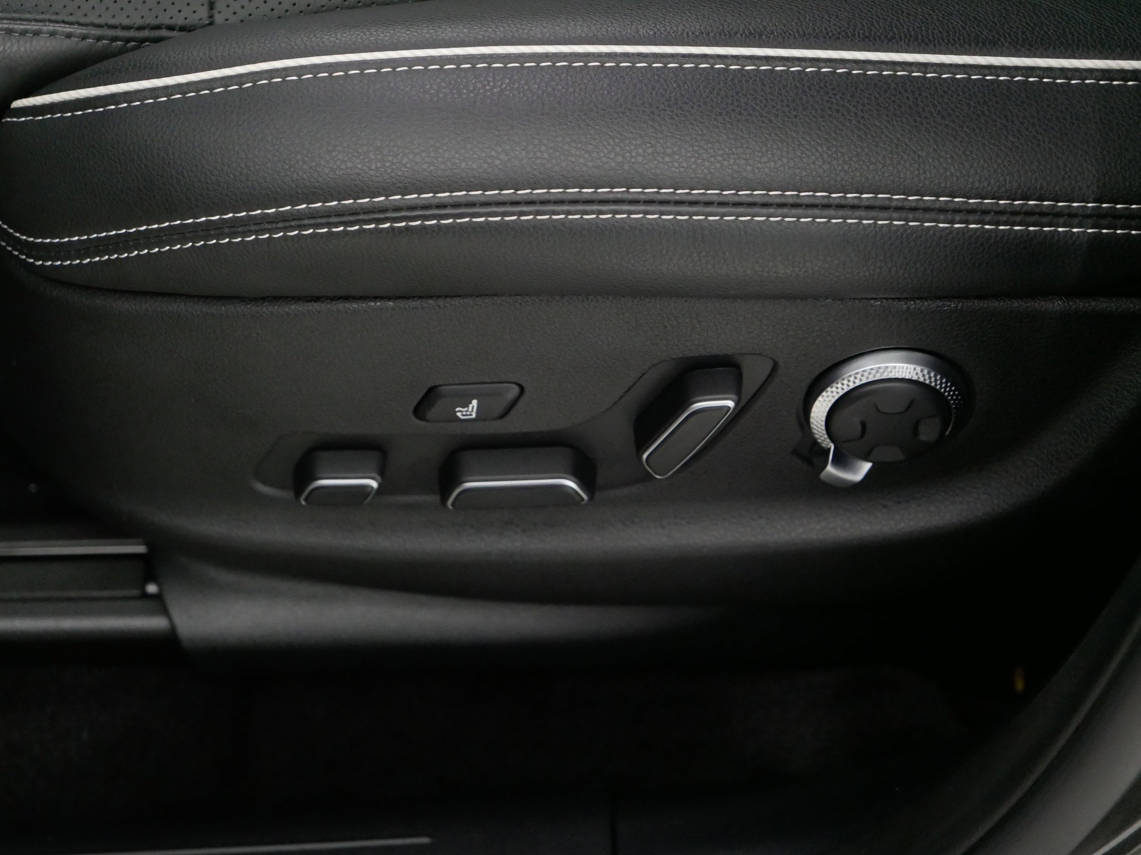 Certified 2025 Genesis Electrified GV70 AWD/4WD image 20