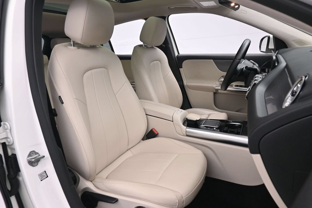 Used 2022 Mercedes-Benz GLA 250 4MATIC w/ Premium Package Lite image 26