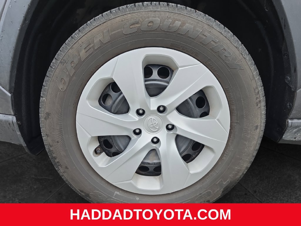 Used 2023 Toyota RAV4 LE AWD/4WD image 15