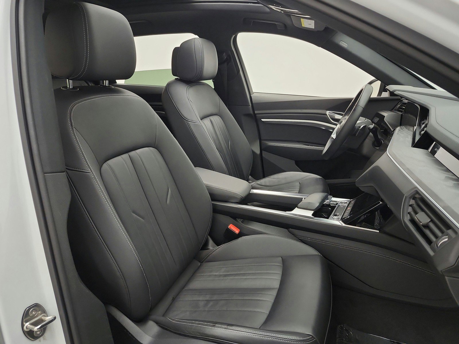 Used 2023 Audi e-tron Premium w/ Convenience Plus Package image 18