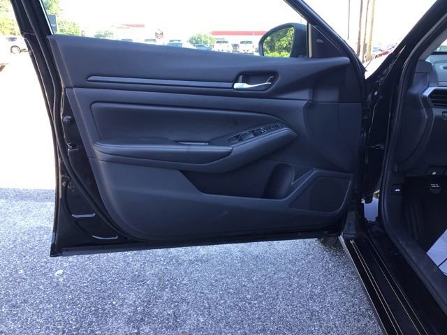 Used 2025 Nissan Altima 2.5 SV FWD image 8