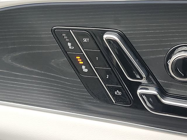 Certified 2024 Cadillac Lyriq Luxury image 25