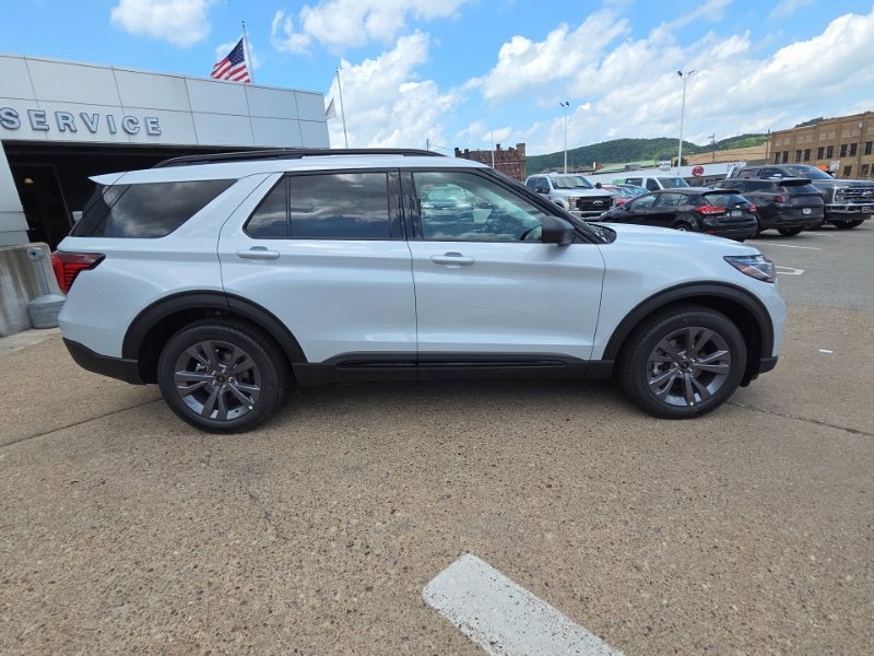 New 2026 Ford Explorer Active w/ Active Comfort Package AWD/4WD image 8