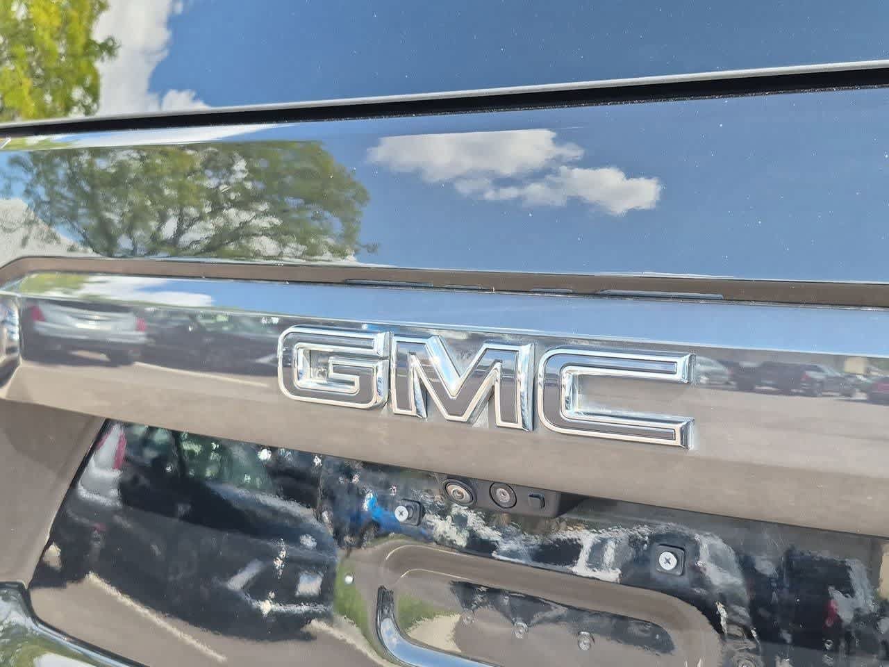 Used 2023 GMC Yukon XL Denali Ultimate AWD/4WD image 11