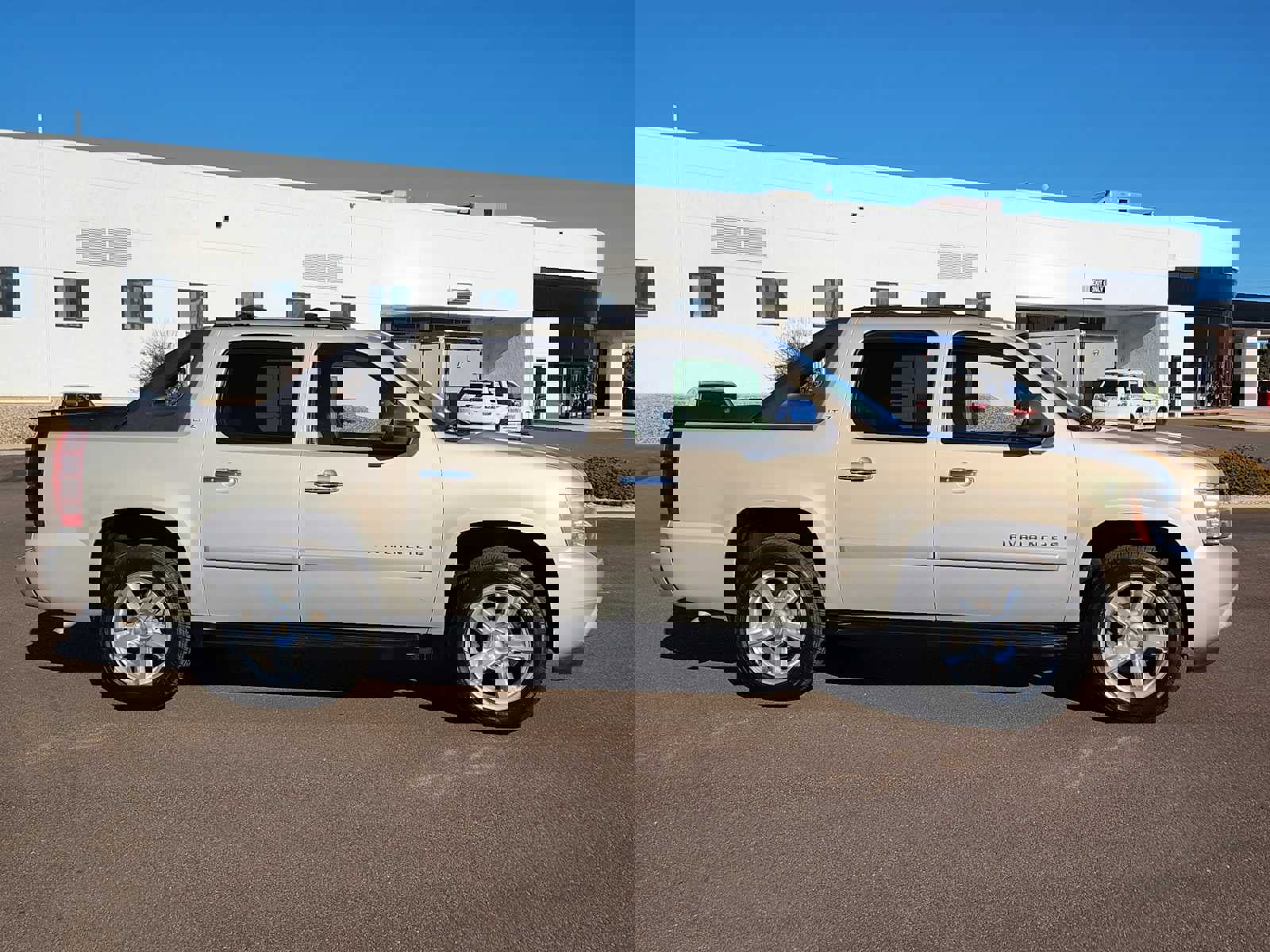 Used 2008 Chevrolet Avalanche LTZ w/ LTZ Preferred Equipment Group image 2