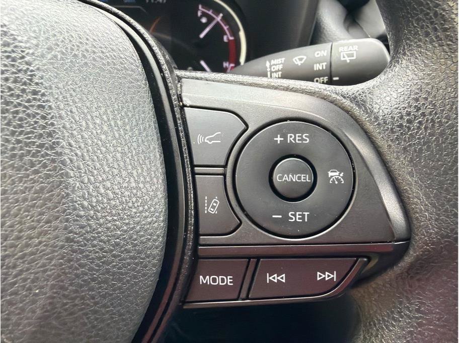 Used 2025 Toyota RAV4 LE AWD/4WD image 19