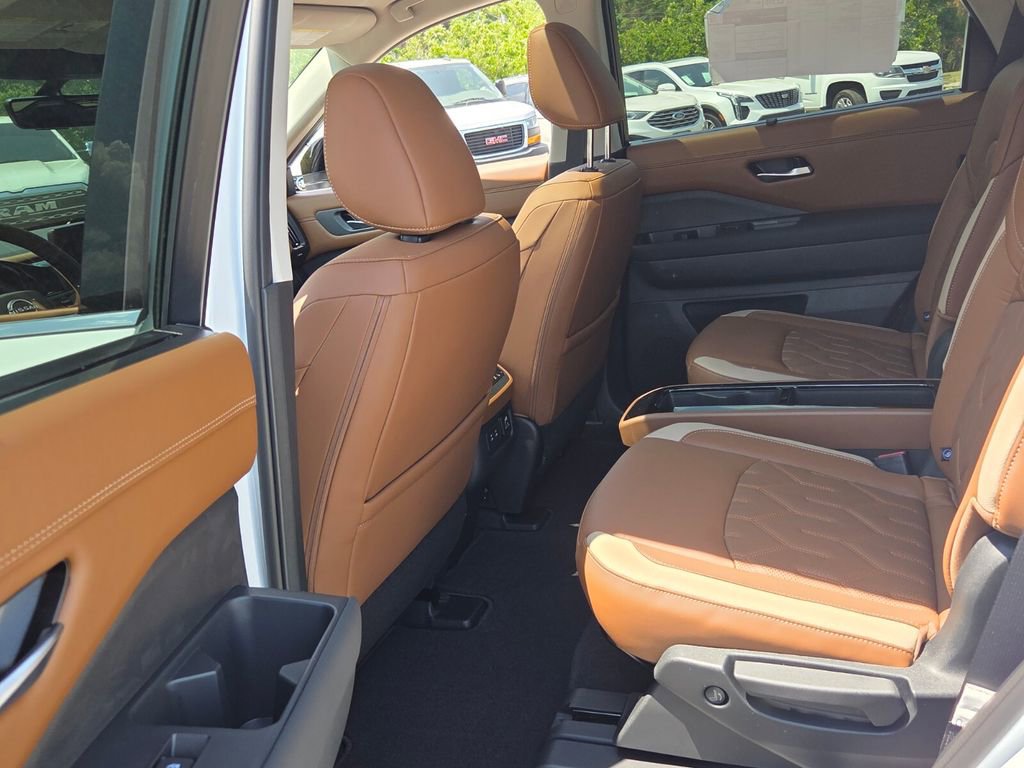 New 2026 Nissan Pathfinder Platinum AWD/4WD image 5