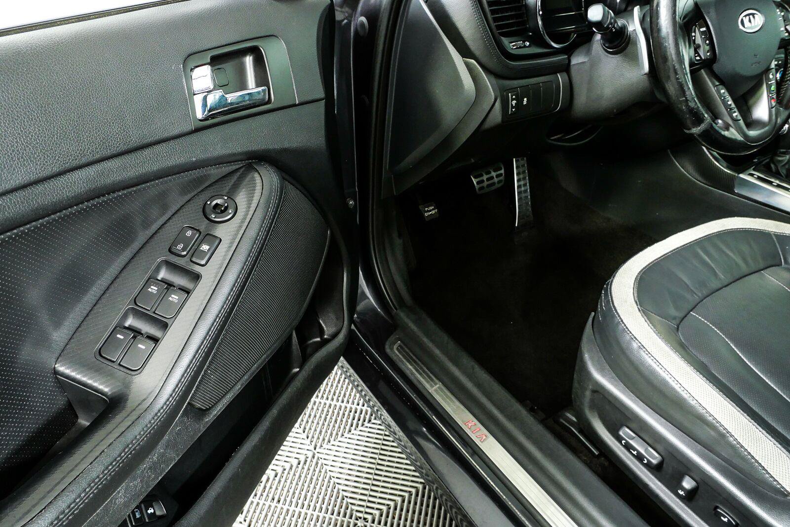 Used 2011 Kia Optima SX FWD image 7