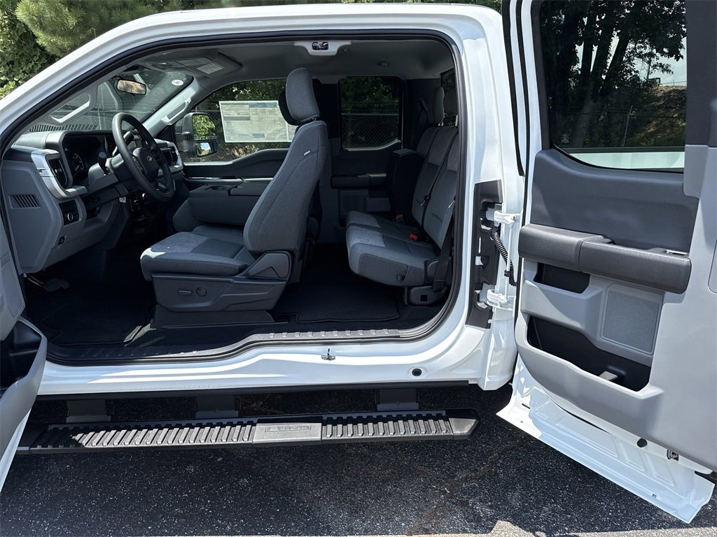 New 2025 Ford F350 XLT w/ 360-Degree Camera Package image 11