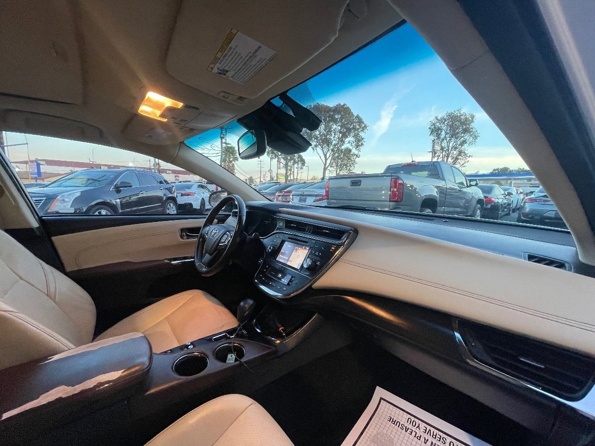 Used 2018 Toyota Avalon Limited FWD image 12