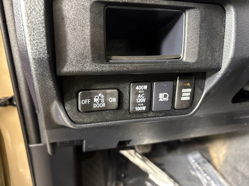 Used 2018 Toyota Tacoma TRD Off-Road w/ Technology Package AWD/4WD image 14