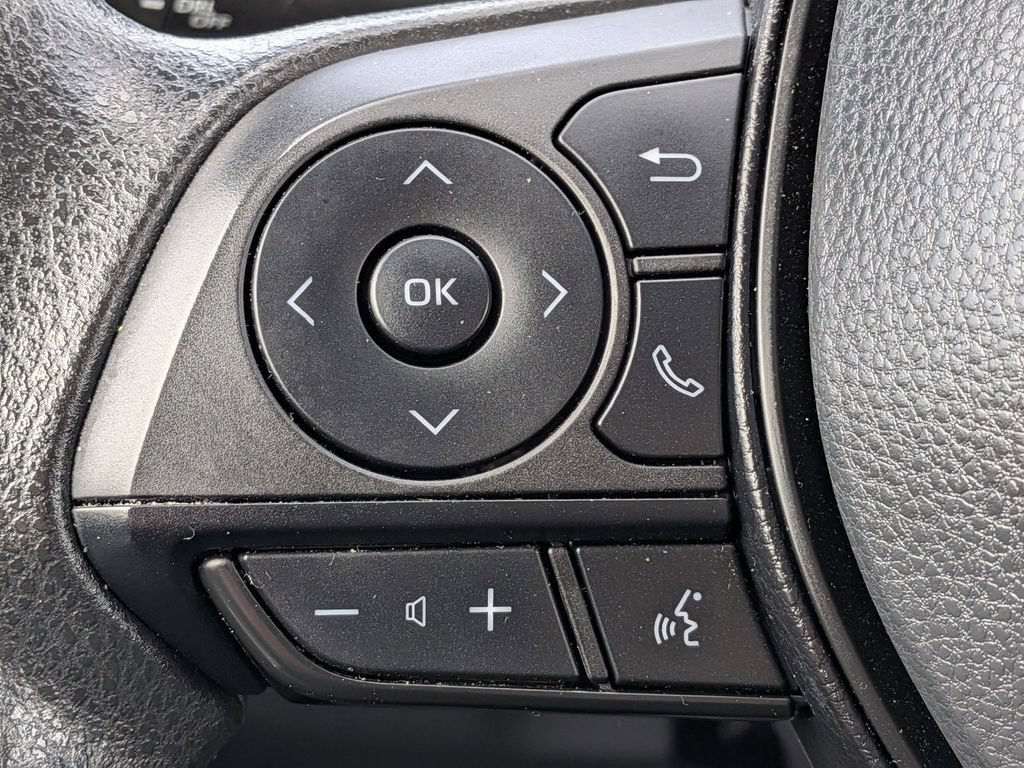 Used 2022 Toyota RAV4 XLE AWD/4WD image 13