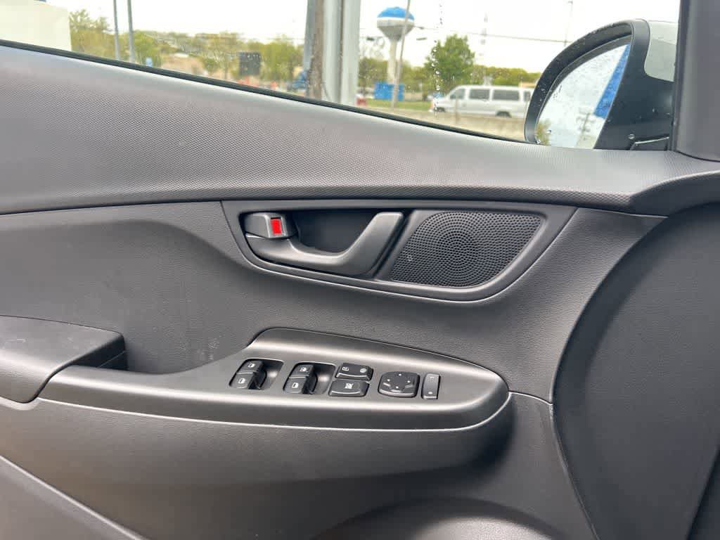 Used 2023 Hyundai Kona SE w/ Cargo Package AWD/4WD image 9