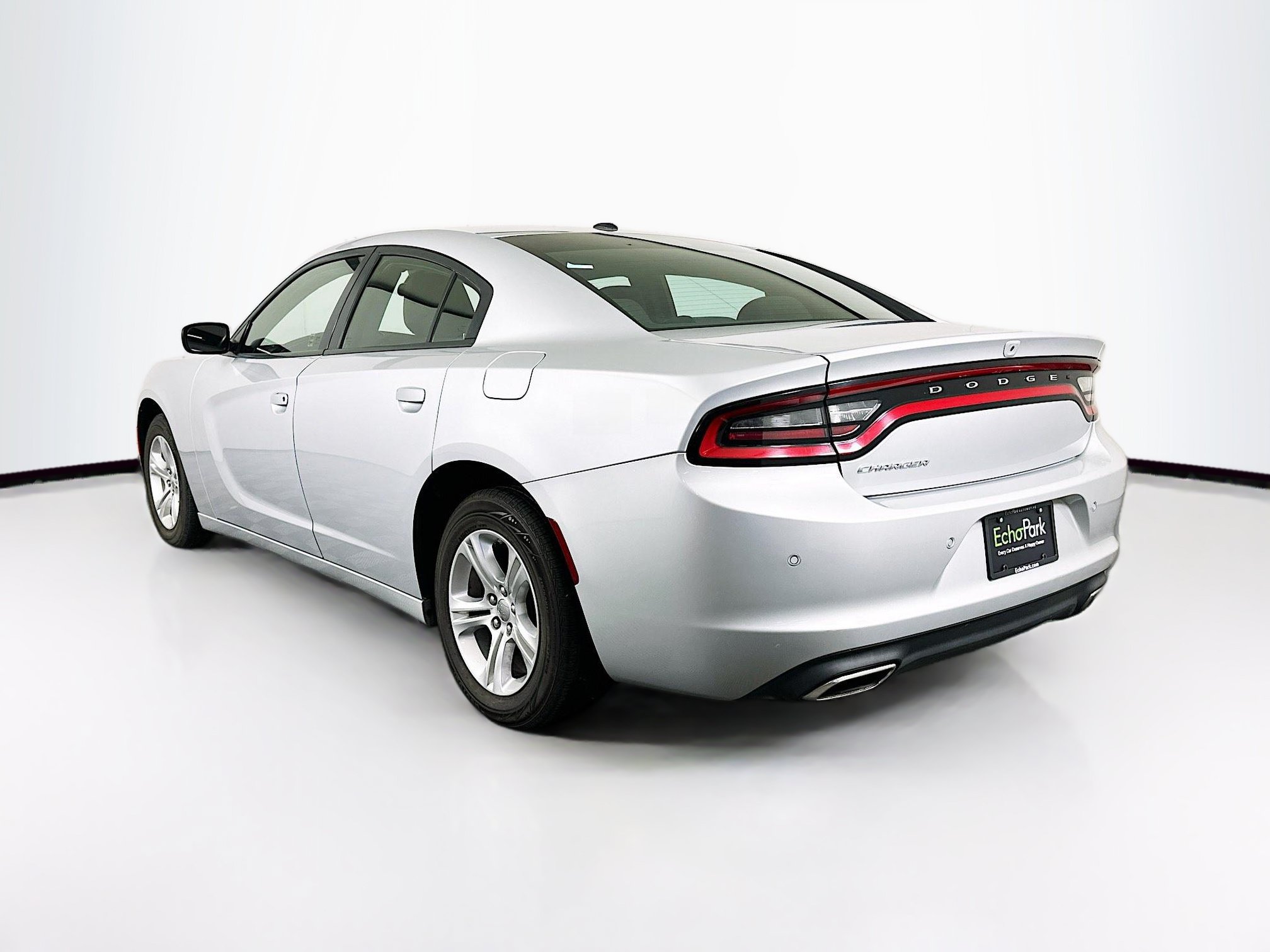 Used 2022 Dodge Charger SXT RWD image 5