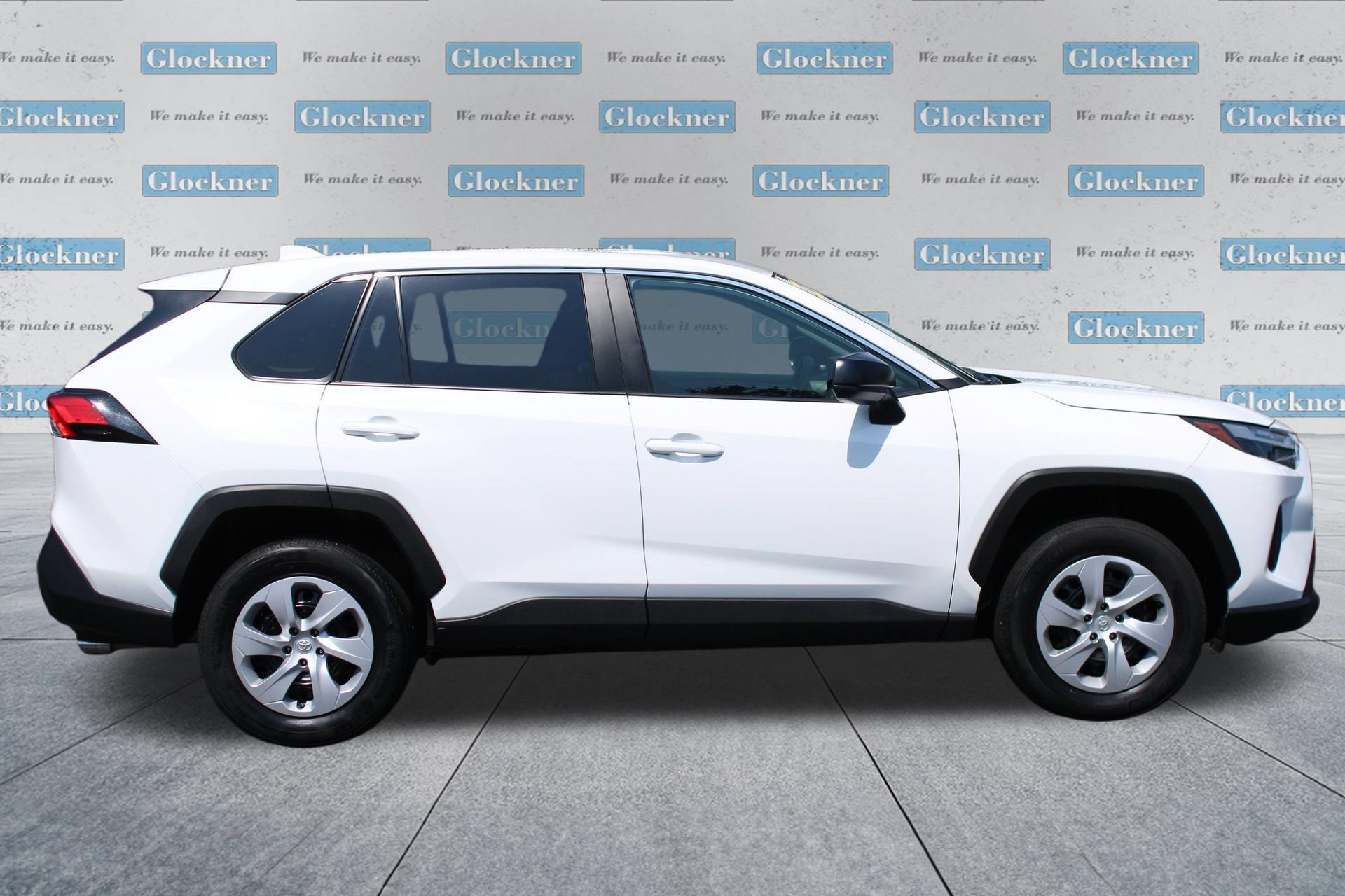Used 2025 Toyota RAV4 LE AWD/4WD image 4