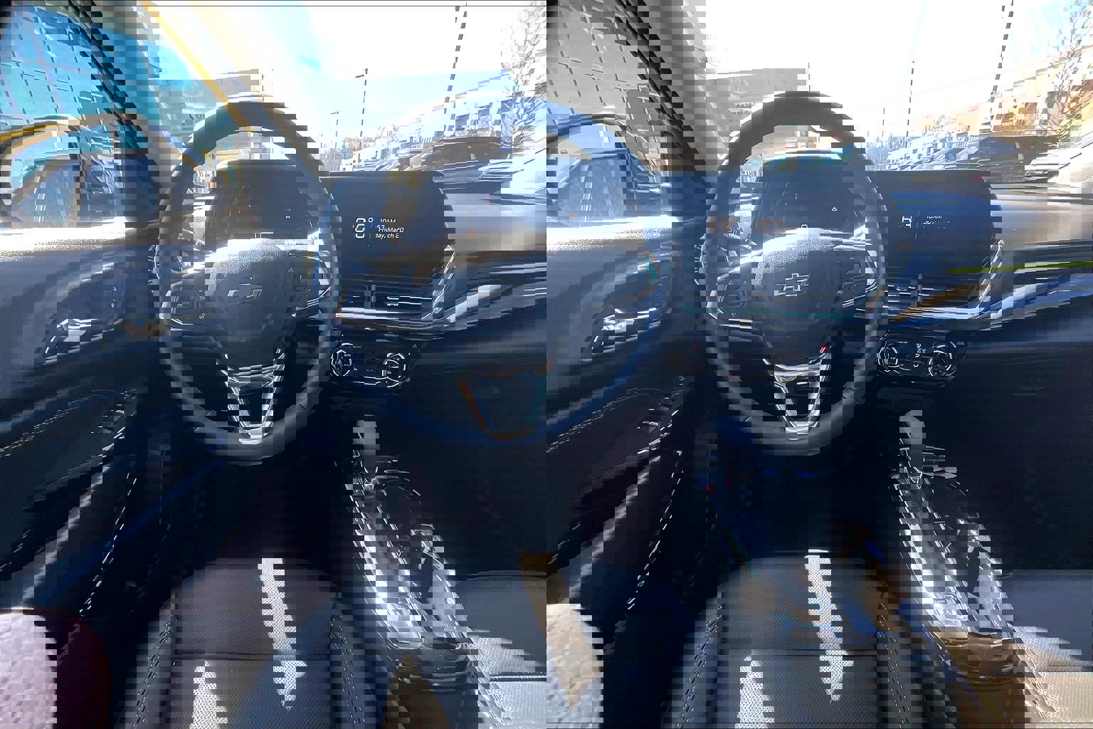 Used 2024 Chevrolet Trax ACTIV w/ Sunroof Package image 5