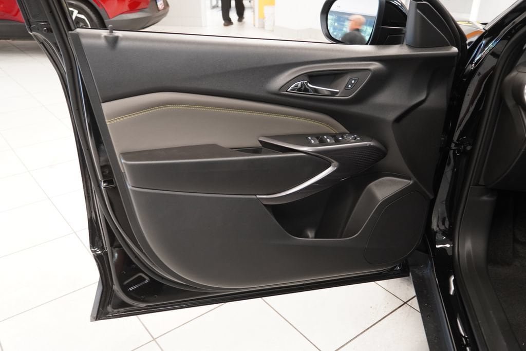 New 2026 Chevrolet Trax ACTIV w/ Driver Confidence Package FWD image 5