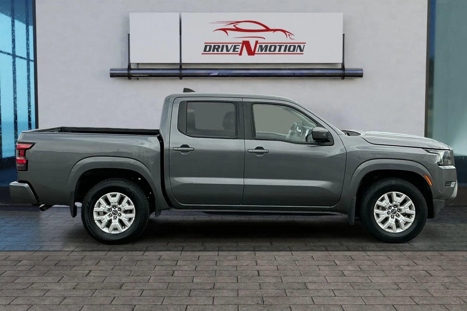 Used 2022 Nissan Frontier SV w/ Technology Package image 2