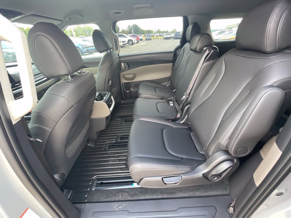 New 2027 Kia Carnival FWD image 21