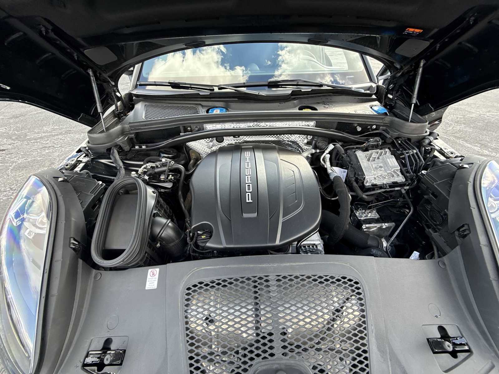 Used 2021 Porsche Macan AWD/4WD image 17