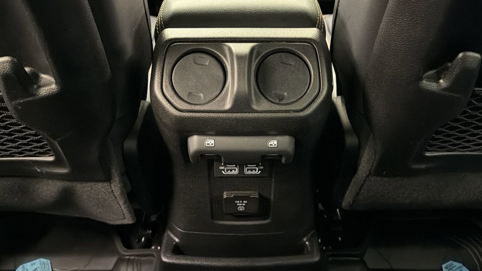 Used 2024 Jeep Wrangler Unlimited Sahara w/ Technology Group AWD/4WD image 34