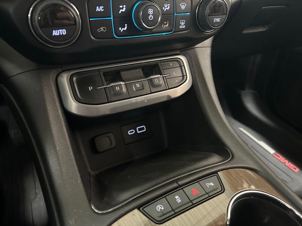 Used 2022 GMC Acadia SLE w/ LPO, Floor Liner Package AWD/4WD image 27