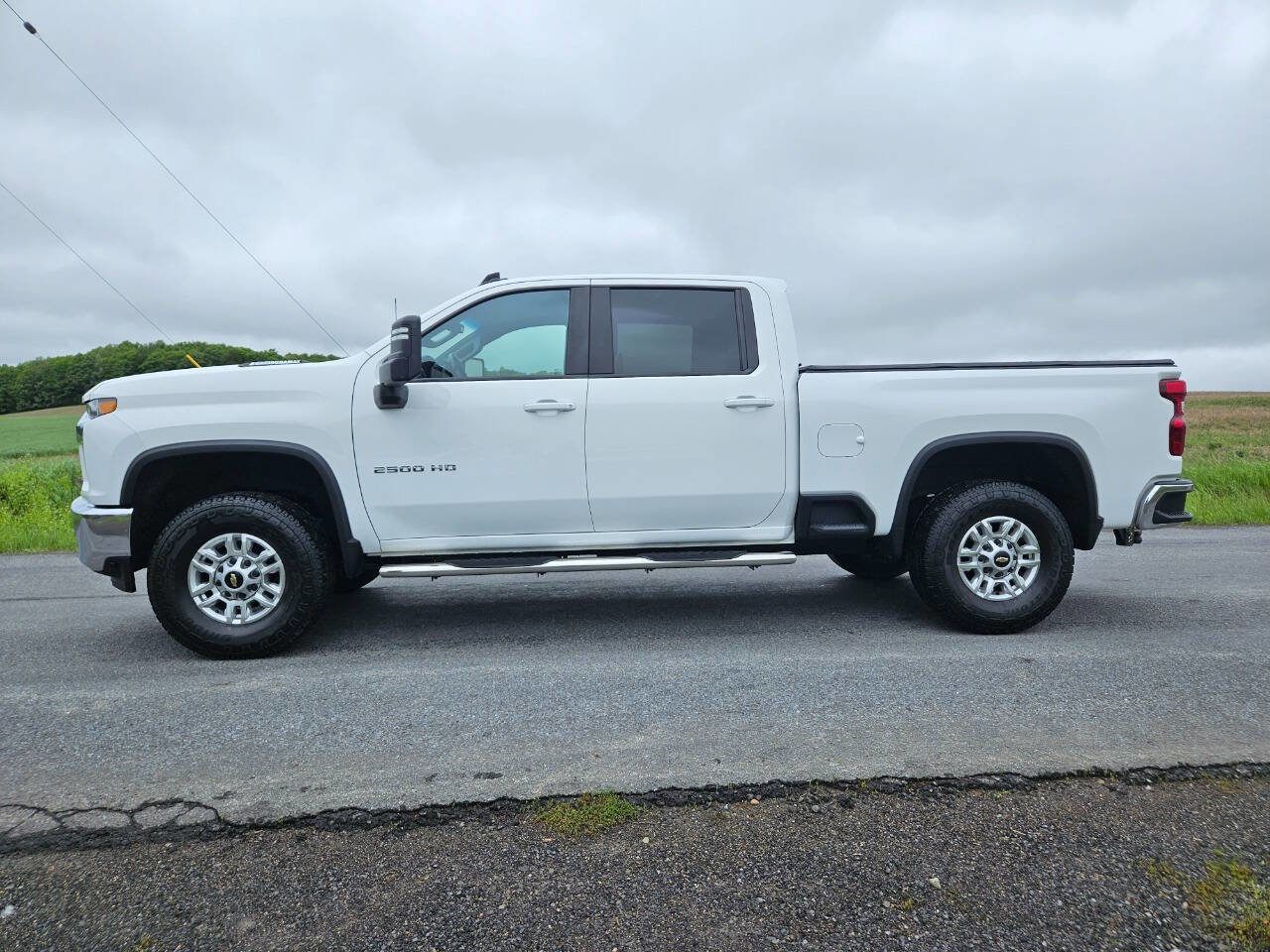 Used 2022 Chevrolet Silverado 2500 LT w/ Convenience Package image 3