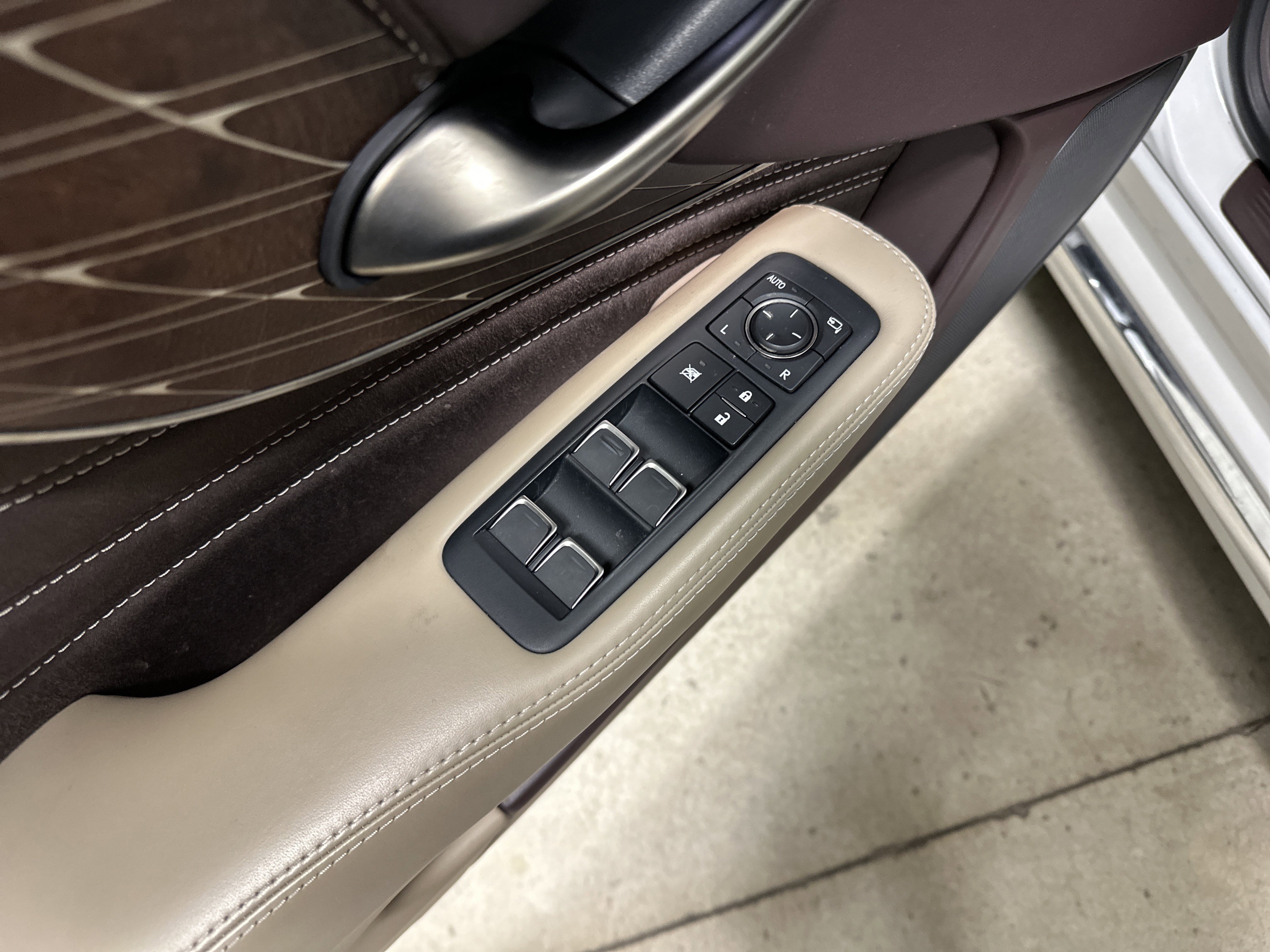 Used 2019 Lexus LS 500 AWD image 15