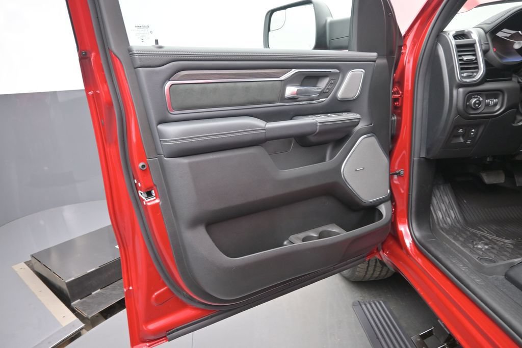New 2026 RAM 1500 Laramie AWD/4WD image 12