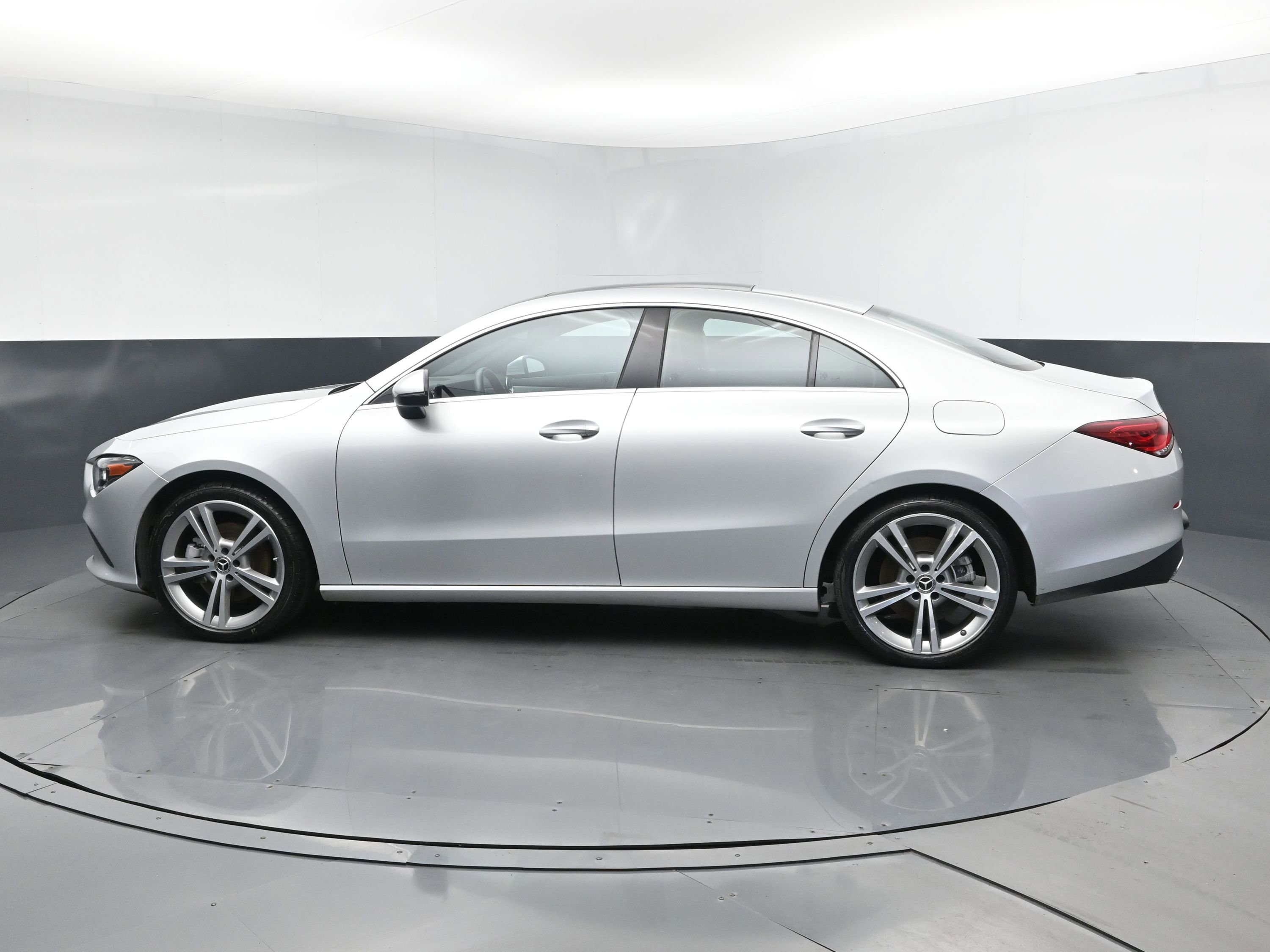 Used 2022 Mercedes-Benz CLA 250 4MATIC image 4