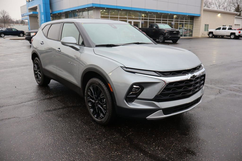 New 2026 Chevrolet Blazer LT w/ LPO, Black Sport Package image 2